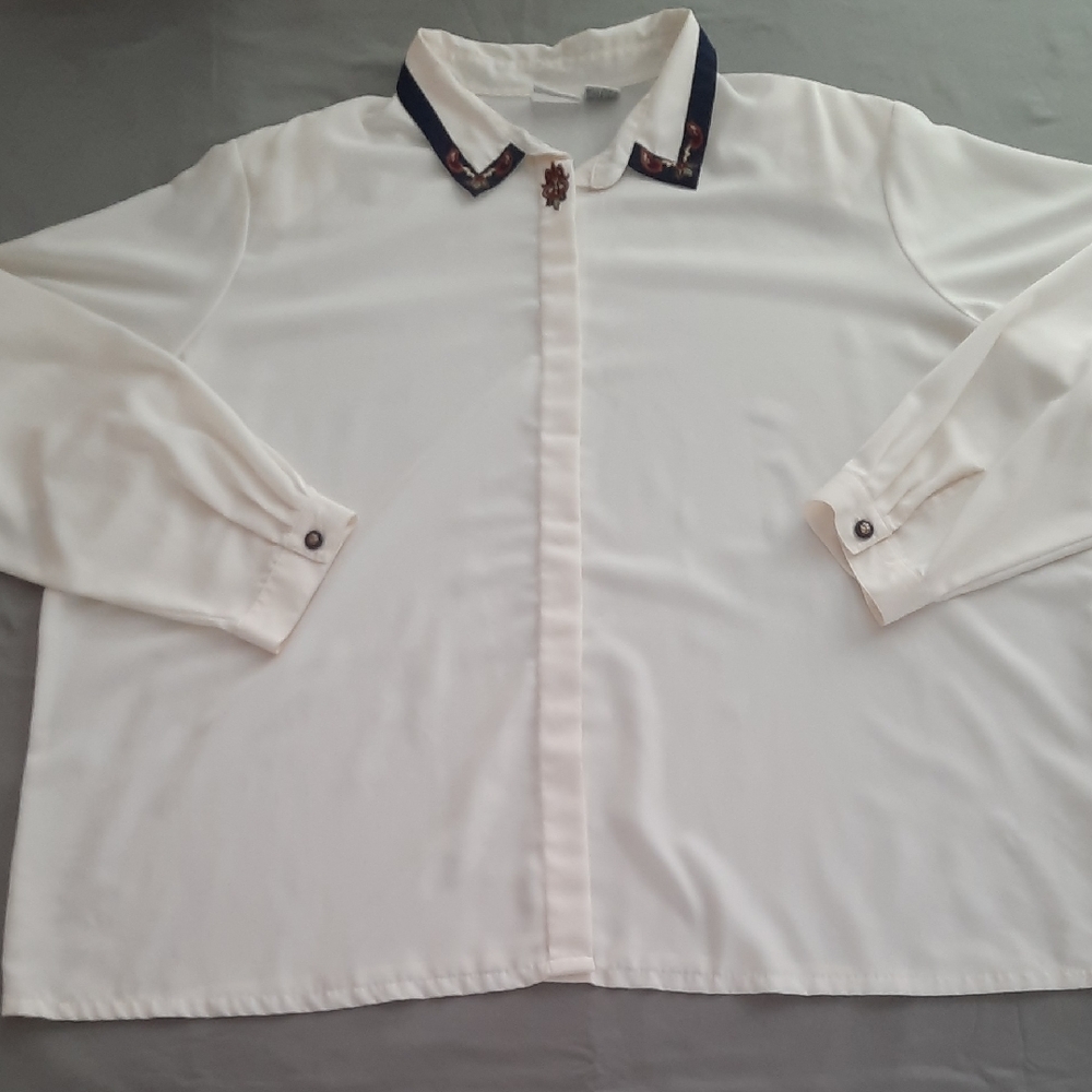 Koret Ivory Shirt with Navy Accents - Size 32W